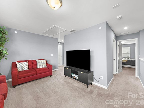 5th image of 3082 Bell Spur Ave SW