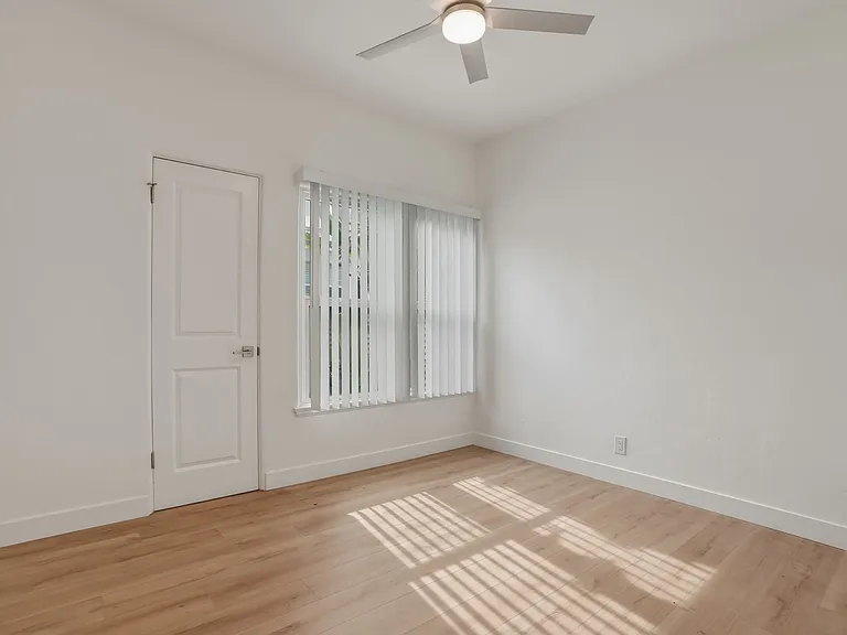 2317-2321 Ocean Park Blvd — Photo 24
