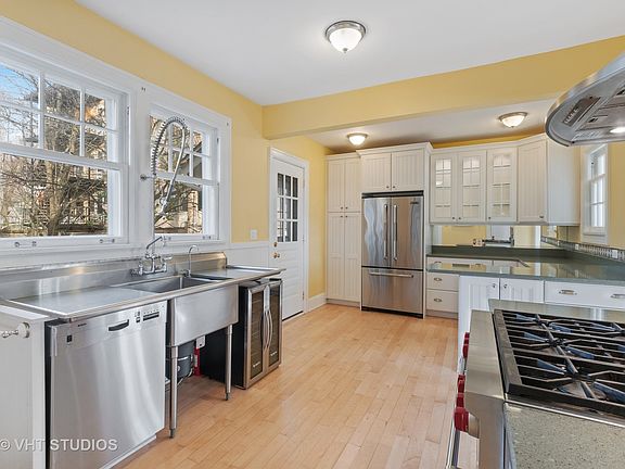 2nd image of 925 Greenwood St