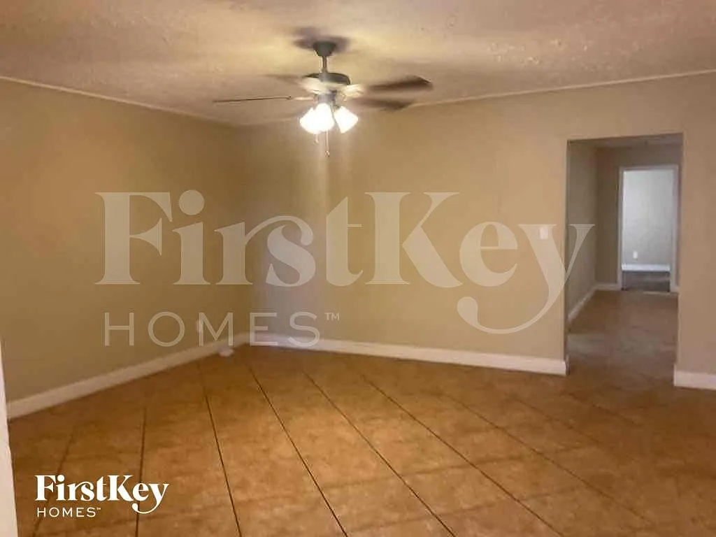 4 bed, 3.0 bath, 1973 sqft, $3,010 — Photo 3