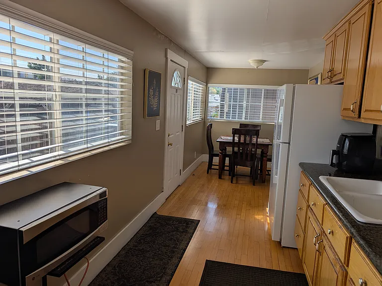 457 Willis Ave — Photo 8