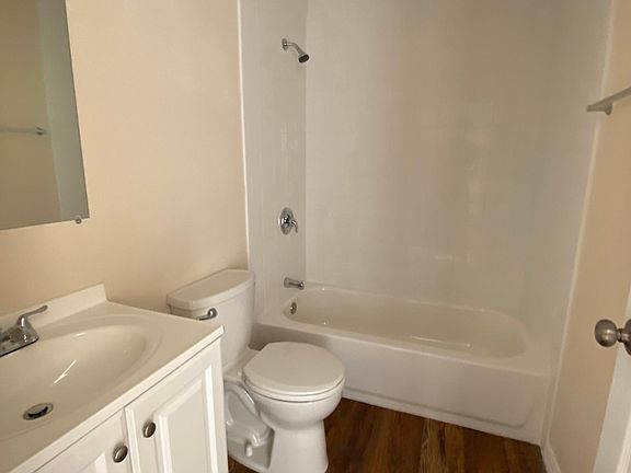4th image of 12024 Grovewood Ave #A
