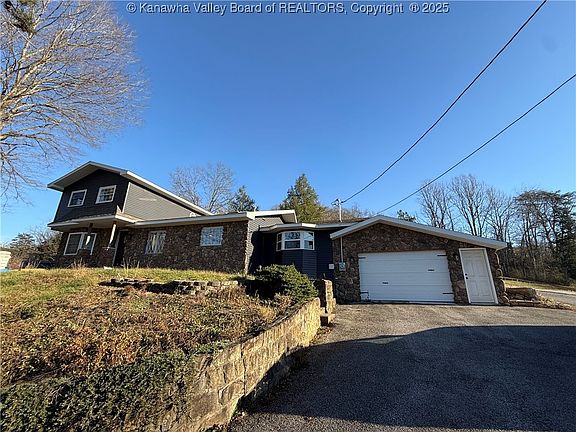 3rd image of 7904 Sissonville Dr