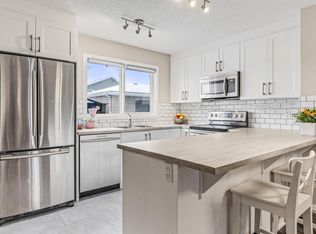 384 Charlesworth Dr SW, Edmonton, AB T6X 2G5