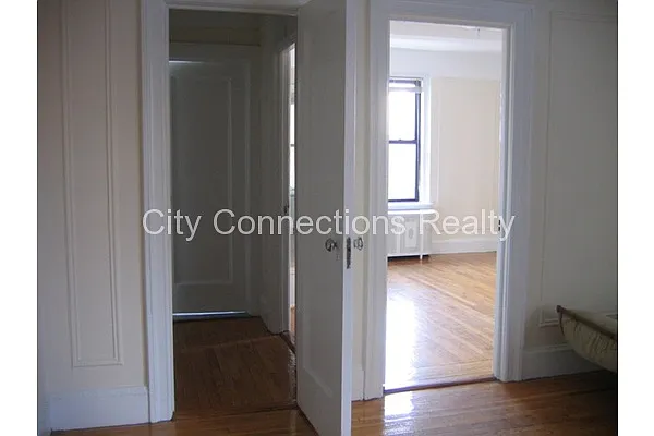 Rented by City Connections Realty | media 9