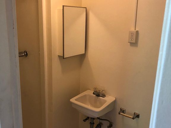 4th image of 2507 Wetmore Ave APT 9