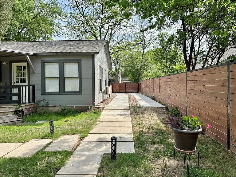 914 E 39th St #2 — Photo 31