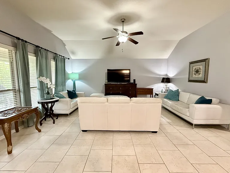 2109 Cardinales Ln — Photo 14