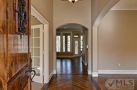 3rd image of 1716 Valley View Dr