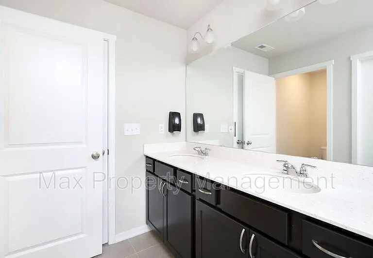2302 SW 23rd St — Photo 14