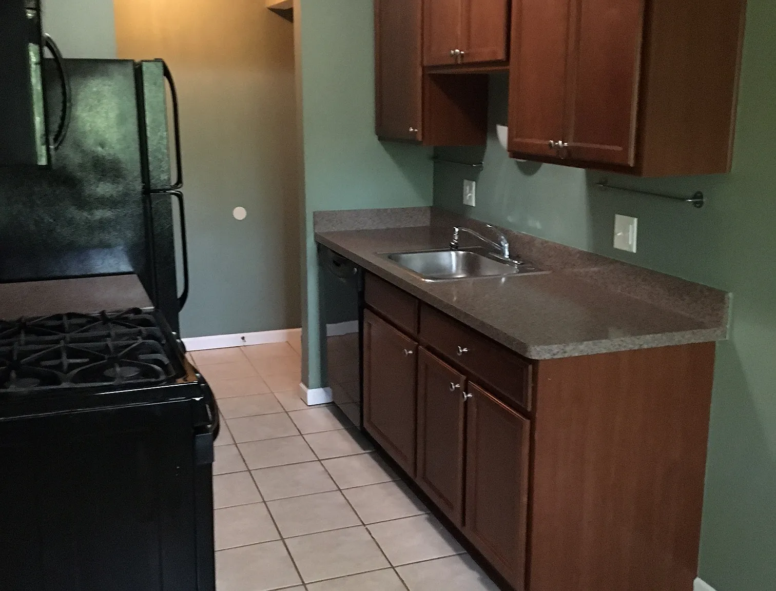 2 bed, 1.5 bath, 900 sqft, $1,250 — Photo 3