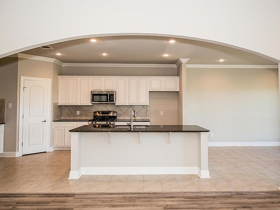 5th image of 319 Forest Grove Dr