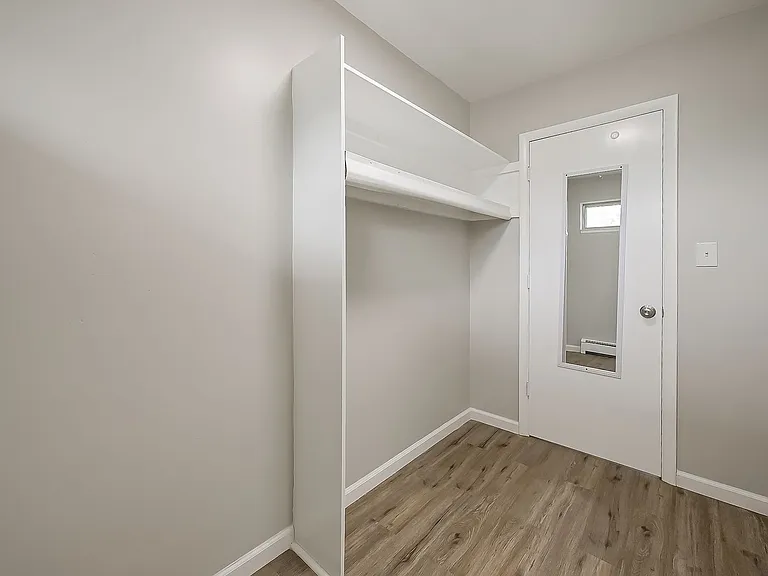 132 Huronview Ct — Photo 18