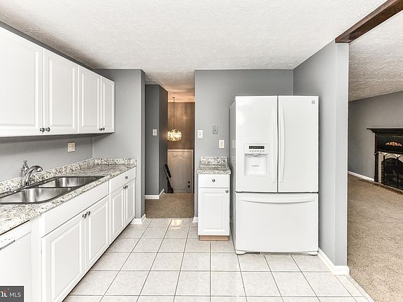 5th image of 9796 Oleander Ave