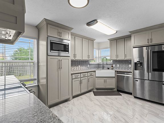 5th image of 8800 Crestbrook Dr