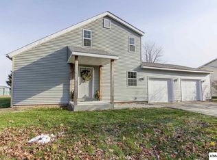129 Crestwood Dr, Lincoln, IL 62656