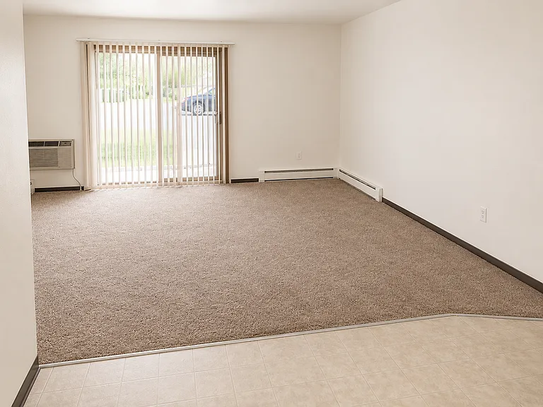 Canterbury Court Apartments — Photo 13