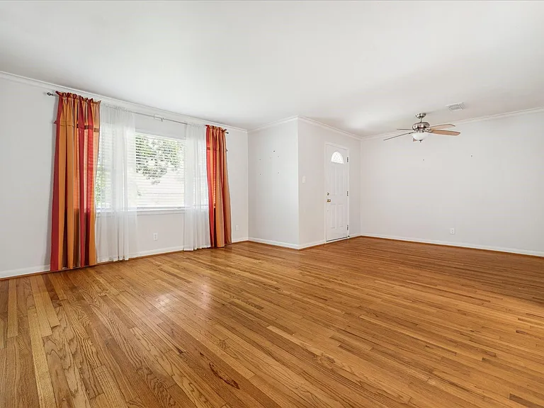 1124 Springrock Ln — Photo 3