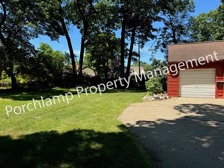 2615 Coit Ave NE — Photo 19