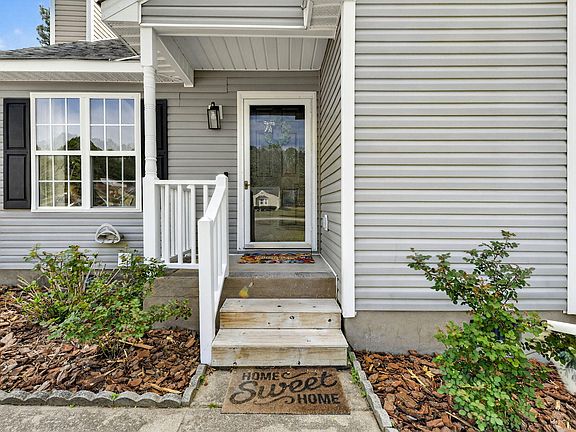 4th image of 113 N Valley Dr