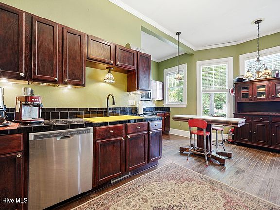 24th image of 707 W 4th Street
