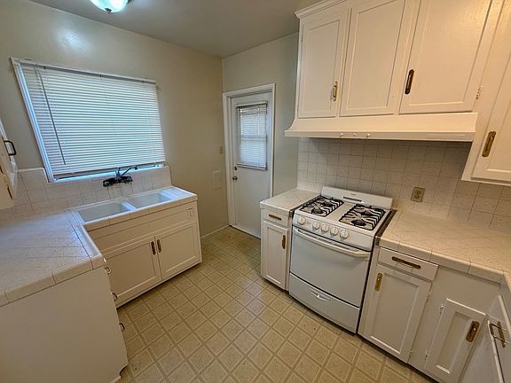 5th image of 800 Orange Grove Ave