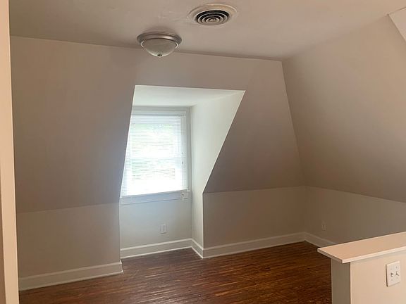 4th image of 424-3 E Maxwell St #0