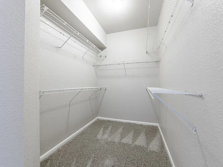 Oak Brook Apartments — Photo 17