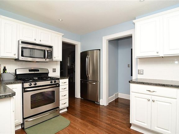 4th image of 150 Harcourt Dr