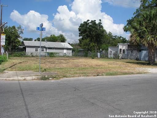 2nd image of 2005 Guadalupe St