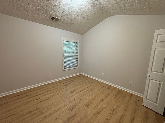 4th image of 2402 Greenside Ct