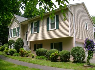 7011 Robinhood Rd, Pfafftown, NC 27040