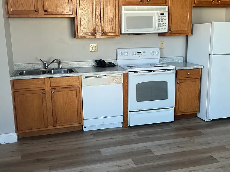 Drake Hotel Apartments — Photo 10