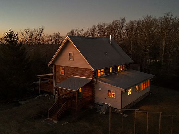 5th image of 319 Lookout Dr