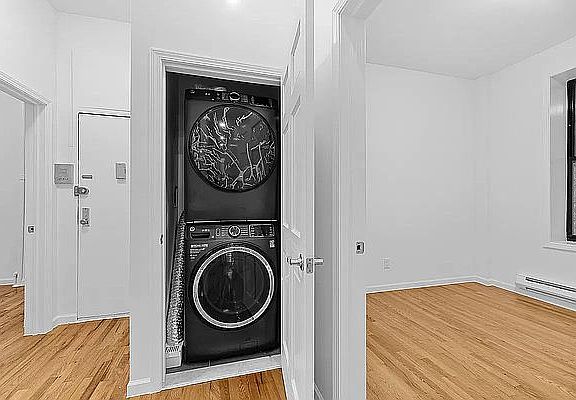 4th image of 160 Waverly Pl #43