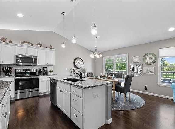 5th image of 156 Palace Way Dr