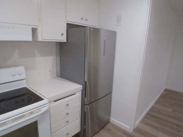 533 S Hudson Ave — Photo 8