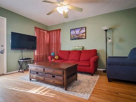 3rd image of 5070 Voltaire St