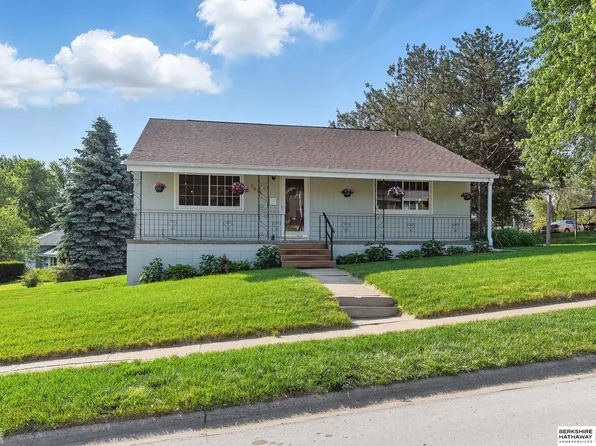 5415 N 68th St, Omaha, NE 68104