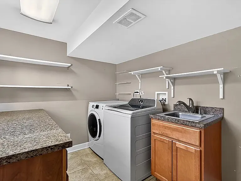 720 Preston Ln — Photo 18