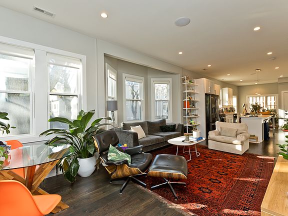 4th image of 2048 W Melrose St #2