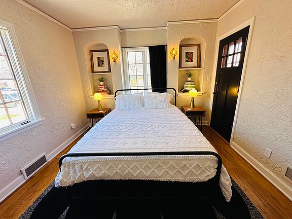 4th image of 1520 E Custer St #1