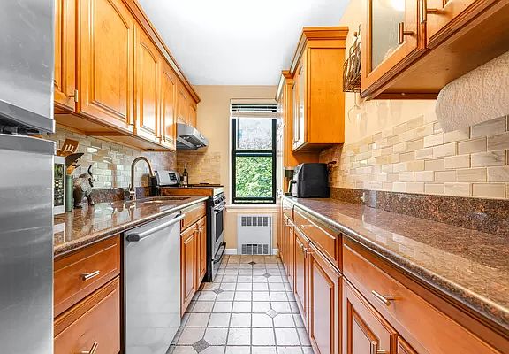 4th image of 65-30 108th St #4E