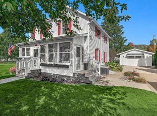 418 N 2nd St, La Crescent, MN 55947
