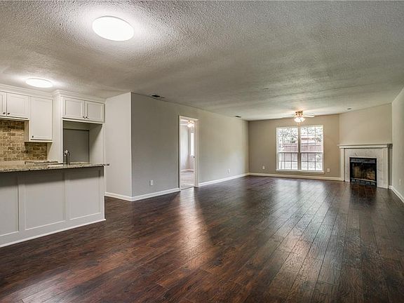 3rd image of 422 Stonecreek Dr