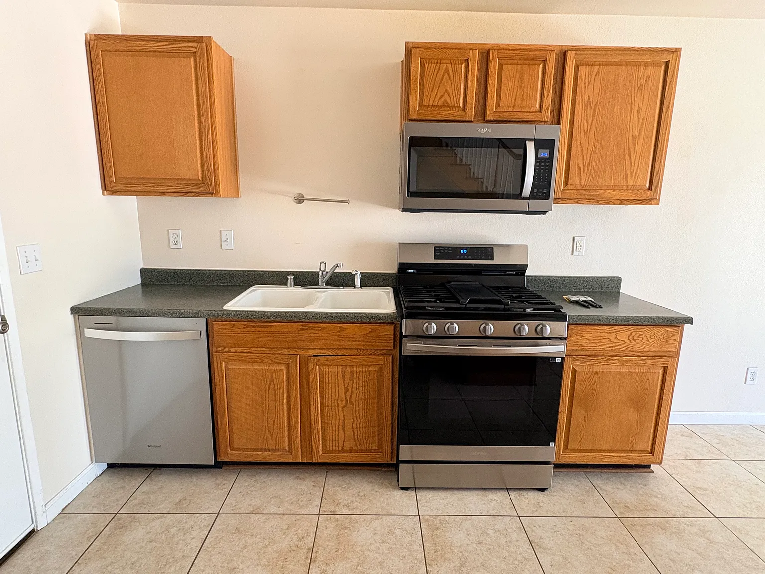 16359 Siskiyou Rd — Photo 4