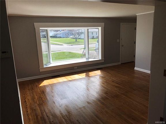 3rd image of 38 Meadow Lea Dr