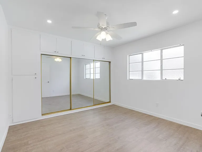 323 E Chestnut St #19 — Photo 8