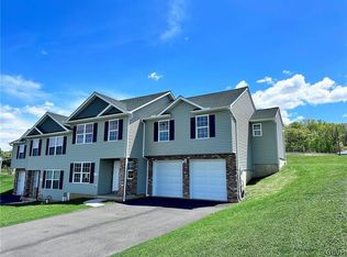 3444 Fury Ct, Slatington, PA 18080