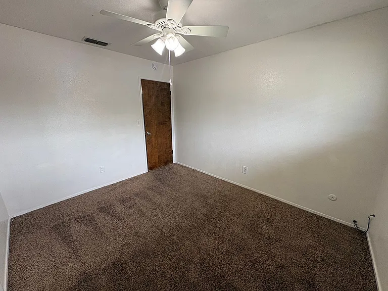 2232 E Paradise Ave — Photo 24